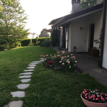 Elleboro Bed & Breakfast Carugo Luaran gambar