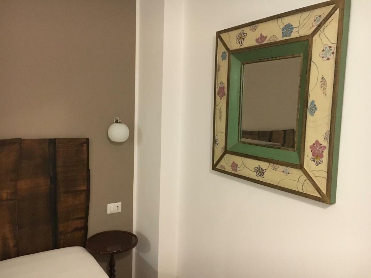 Elleboro Bed & Breakfast Carugo Luaran gambar