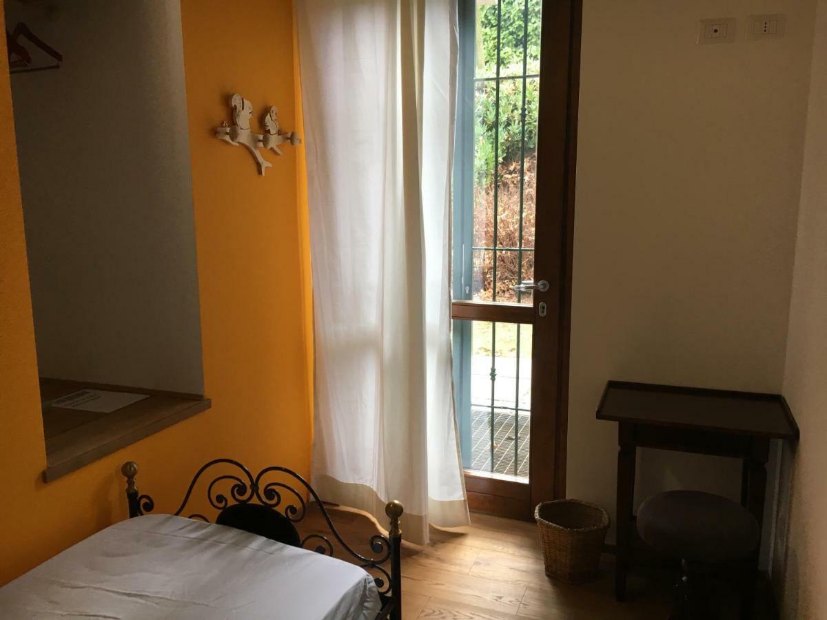 Elleboro Bed & Breakfast Carugo Luaran gambar