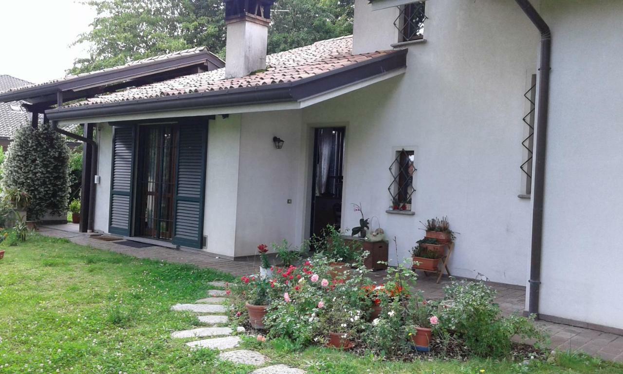 Elleboro Bed & Breakfast Carugo Luaran gambar