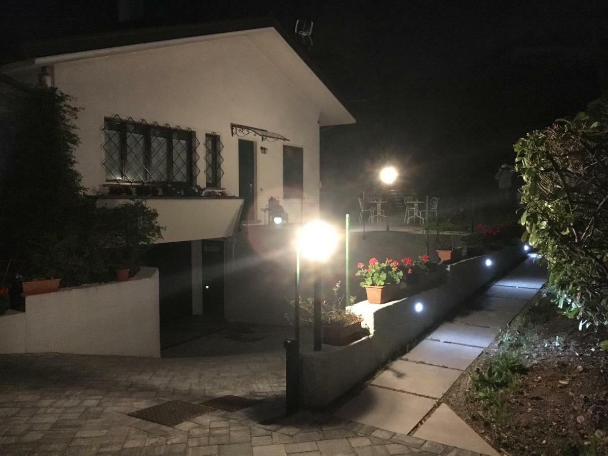 Elleboro Bed & Breakfast Carugo Luaran gambar