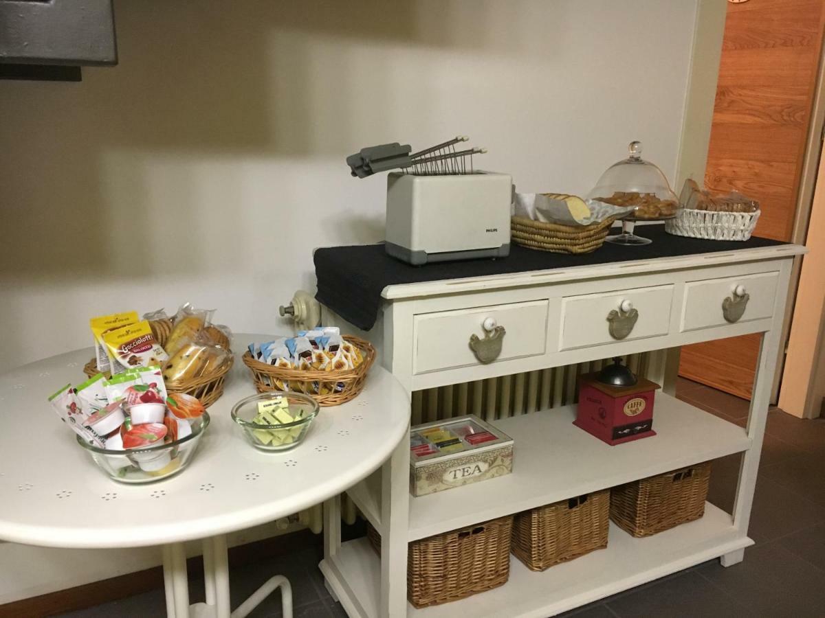 Elleboro Bed & Breakfast Carugo Luaran gambar